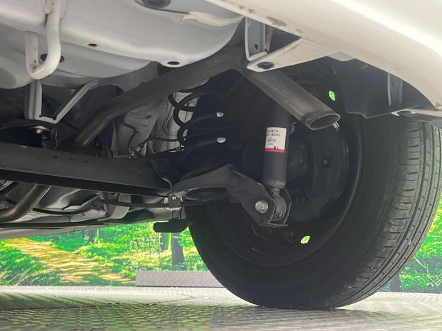 お車を安心してお乗りいただく為には、足回りの定期点検が欠かせません。サービスサポート（有償保証）では無料点検もご提供しており、安心のカーライフをお過ごしいただけるサポート体制が整っています。