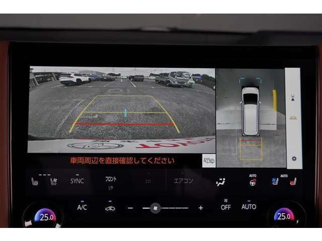 【パノラミックビューモニター】　後退時に車両の後ろ側を表示するだけでなく上から見たような映像で車庫入れなどバックする際に安心です。