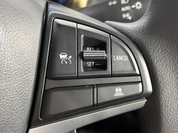 【アダプティブクルーズコントロール】高速道路での長距離走行が楽に！！自動で速度を保つクルーズコントロールが、衝突軽減システムと連携し、前方の車両を感知して車間を保つように速度調節してくれます！！