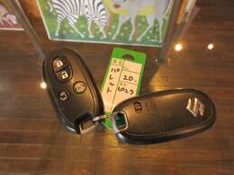 お得ですね。スマートキー2個ございます。