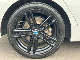 ナビ　バックモニター　ETC　コンフォートアクセス　Mスポーツサスペンション　Mエアロダイナミックパッケージ　パークアシスタント　パークディスタンスコントロール　フロントシートヒーティング　18AW