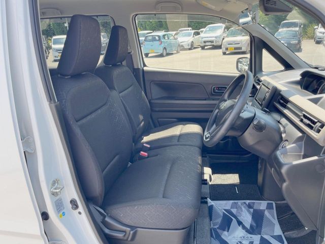 運転席シート廻りは使用感も少なく、良好な状態となっています。前オーナー様が丁寧に使っていたことがよくわかりますね。