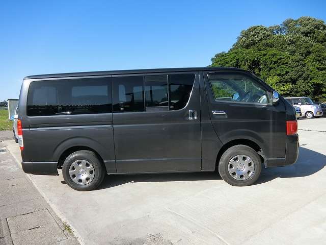 室内広々5人乗り