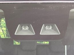 【スマートアシスト】走行中に前方の車両等を認識し、衝突しそうな時は警報とブレーキで衝突回避と被害軽減をアシスト。より安全にドライブをお楽しみいただけます。