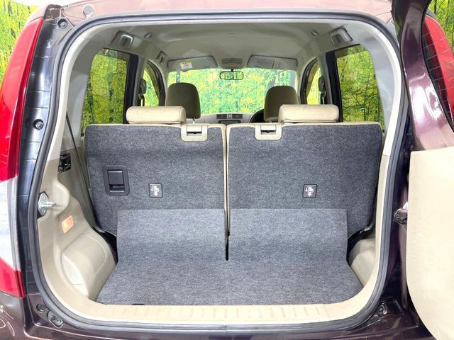 普段のお買い物や通勤、送迎等に十分な荷室スペースを確保しております。セカンドシートを倒すと、大きな荷物の積載も可能です♪