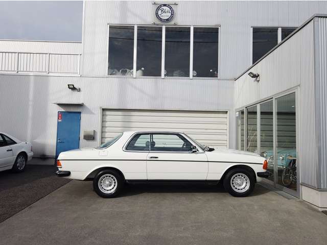 マイスト　メルセデスベンツ280SE Maisto ミニカー 1:18 1967 メルセデスベンツ 280 SE No.200-088