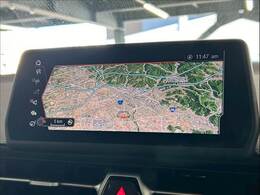 【カラーバックモニター】を装備しております。リアの映像がカラーで映し出されますので日々の駐車も安心安全です。