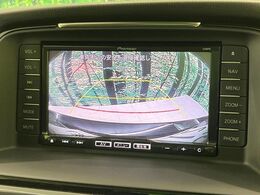 【バックカメラ】駐車時に後方がリアルタイム映像で確認できます。大型商業施設や立体駐車場での駐車時や、夜間のバック時に大活躍！運転スキルに関わらず、今や必須となった装備のひとつです！