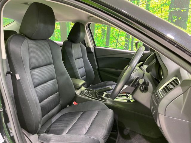 運転席シート廻りは使用感も少なく、良好な状態となっています。丁寧に使われていたことがよくわかりますね。