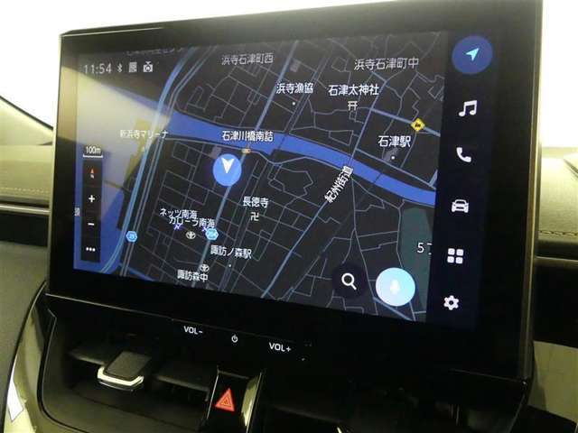 純正ナビを装備。タッチパネル式で使いやすく、お出かけもラクラクです。