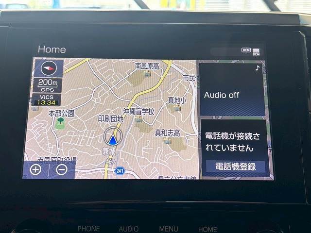【純正ディスプレイオーディオ】FM・AMラジオやブルートゥース接続など多彩な機能を併せ持っており、インパネ周りがすっきりしてますね！追加オプションでナビ機能やフルセグTV、DVD再生なども可能です。