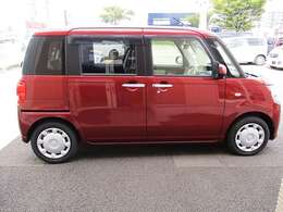 自社鈑金工場完備で、小さなキズはもちろん、大きなヘコミやフレームの歪みまで対応できる設備を完備！お預かりしたおクルマを外注に出したりは致しません。保険修理にも対応出来る体制を整えております！