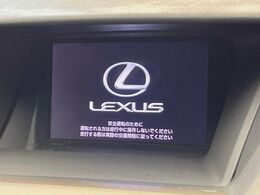 【メーカー純正ナビ】インテリアに溶け込むスタイリッシュな「専用設計」メーカーナビを装備♪視認性や操作性など基本性能にも優れ、より上質なカーライフをお楽しみいただけます。