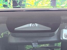 【トヨタセーフティセンス】走行中に前方の車両等を認識し、衝突しそうな時は警報とブレーキで衝突回避と被害軽減をアシスト。より安全にドライブをお楽しみいただけます。