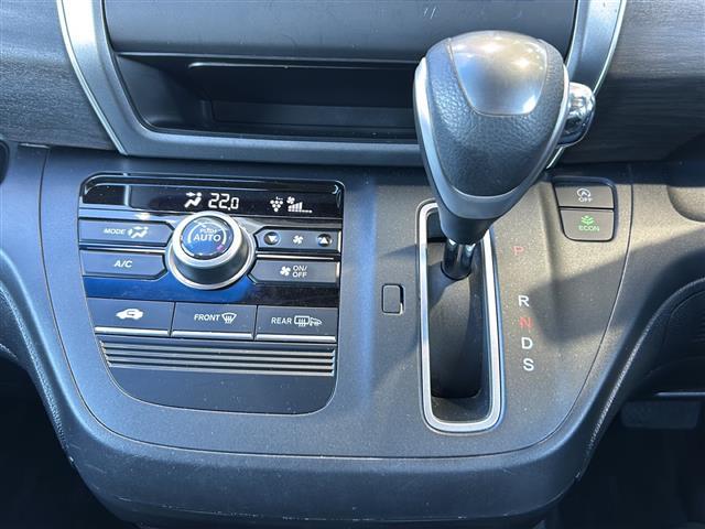 【シフトレバー】シフトも操作しやすく快適なドライブを楽しんでいただけます！