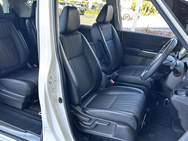 【運転席】座り心地が良いシートなので長時間の運転でも快適にお過ごしいただけます。新品のフロアマットのご注文も可能です。掲載箇所以外にご希望の写真がございましたらお気軽にお問い合わせ下さい。