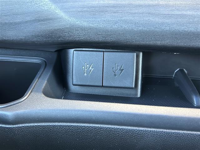 【ドリンクホルダー】長時間のドライブを快適に過ごすために、必須の車内アイテムですね。