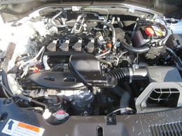 エンジンルームの画像です。クリーニング専門スタッフが見事にキレイにしてくれます！