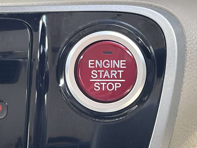 納車前には併設しております整備工場にて法定点検整備を行なってお渡ししております。