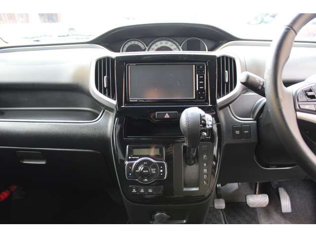 当店の展示車は全て、【内装クリーニング】＆【外装コーティング】を施工後、展示しております！安いだけでなく、キレイなお車をご提供するよう心がけております。お見積りもお気軽にどうぞ！