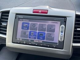 【純正ナビ】人気の純正ナビを装備。オーディオ機能も充実しており、Bluetooth接続すればお持ちのスマホやMP3プレイヤーの音楽を再生可能！毎日の運転がさらに楽しくなります！！