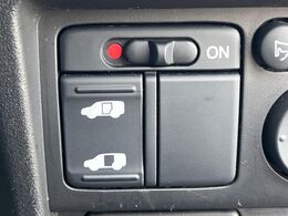 【パワースライドドア】スマートキーや運転席のスイッチでスライドドアの開閉が可能♪電動だから力を入れてドアを開ける必要が無く、小さいお子様でも、重い荷物を持っている時もラクに開け閉めできます♪