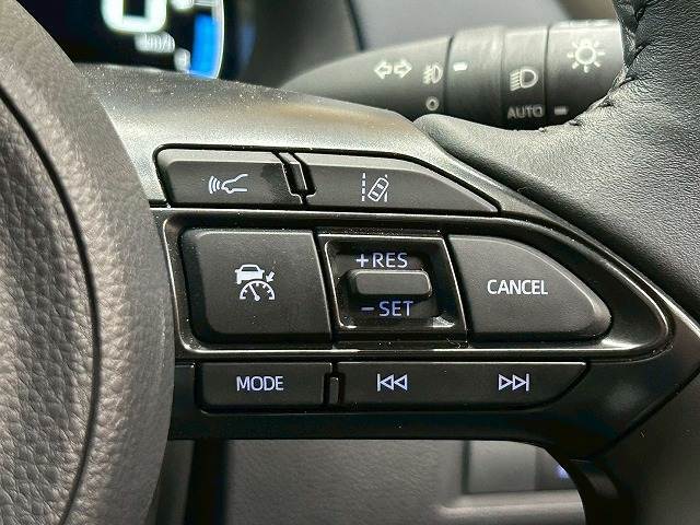 【レーダークルーズコントロール】装備で高速道路の運転も楽々です！追従型なので前の車両に合わせて速度調節ができ、渋滞などの際も楽々運転できますよ♪