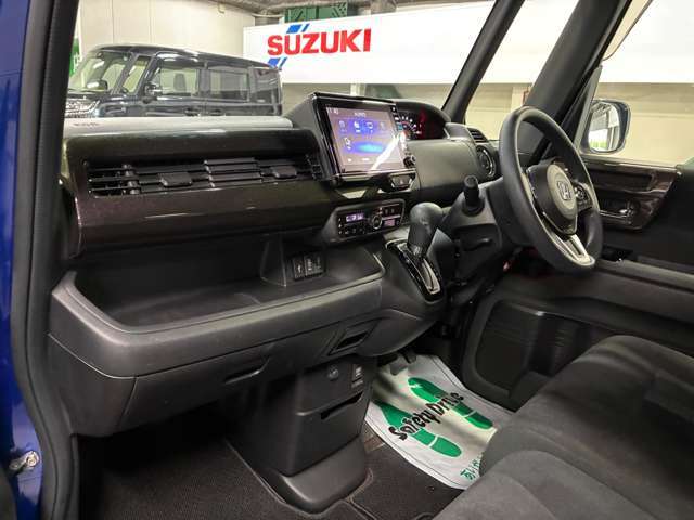 当店は板金塗装をメインでやっている会社で事故など何かありましたらいつでもお電話下さい♪