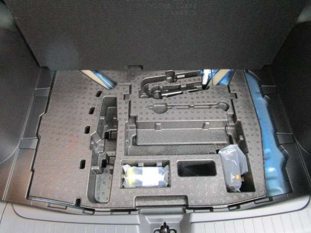 車載工具、タイヤパンク修理セット