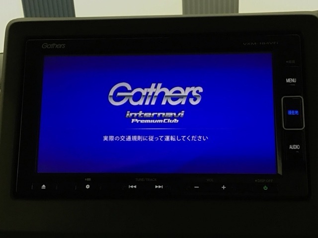 純正メモリーインターナビ付きです！CD・DVD再生、フルセグTV視聴、Bluetooth・ミュージックプレーヤー接続可能です！