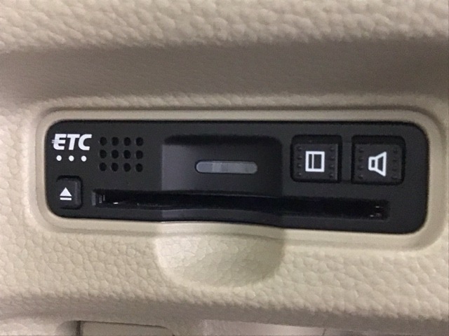 ETC付きで高速道路をノンストップ・キャッシュレスで利用出来ます！スマートインターの出入りも利用可能でとても便利です！