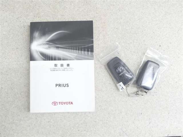 キーを取り出さずにドアを施錠＆解錠。クルマの始動も可能です。