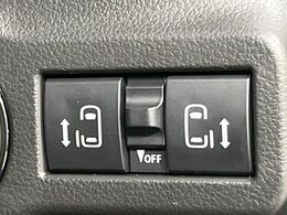 【両側パワースライドドア】スマートキーや運転席のスイッチで後席両側スライドドアの開閉が可能♪電動だから力を入れてドアを開ける必要が無く、小さなお子様でも簡単に開け閉めでき快適です♪
