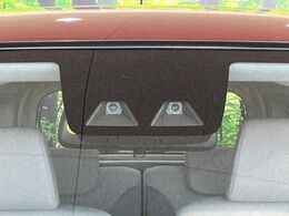 【スマートアシスト】走行中に前方の車両等を認識し、衝突しそうな時は警報とブレーキで衝突回避と被害軽減をアシスト。より安全にドライブをお楽しみいただけます。