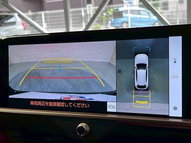 【全周囲モニター】を装備しております。リアの映像がカラーで映し出されますので日々の駐車も安心安全です。
