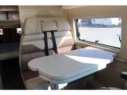 OP180HP、RHD、スカイルーフ、燃料タンク90L、パーキングセンサー、セーフティパック、LEDヘッドランプ、ソリッドグレー