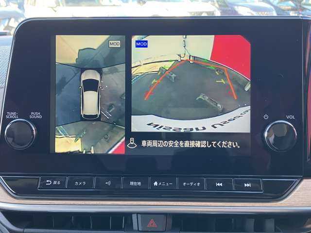 まるで真上から見ているような、視認性の良いアラウンドビューモニターです。駐車が苦手な方でもこれでらくらく駐車できますよ。