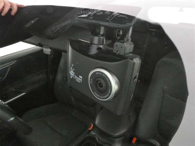【ドライブレコーダー】万一の場合の記録はもちろんですが自身の安全運転にもつながりますよ☆