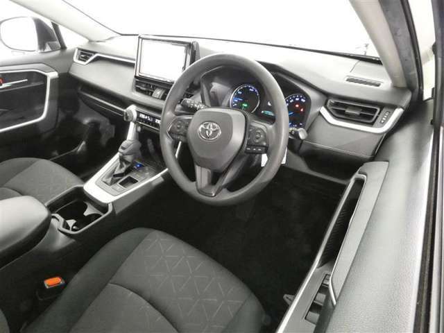 【運転席】運転席周りの画像です。プロの手で隅々までクリーニングしています。ご来店いただき実際に見てみてくださいね☆