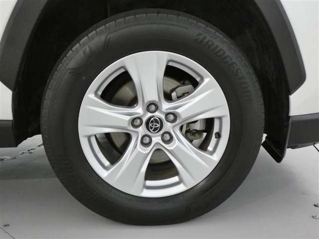 【アルミホイール】純正アルミホイール装着車です。