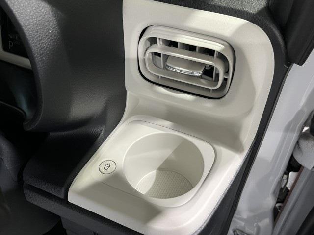 届出済未使用車とは、登録済みでなおかつ使用していない車のことを指します！ナンバー登録はしてあるものの、実際には使用されず保管しているケースが多く、必要最低限の走行しかしていないお車です♪