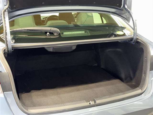 トランクルームは、ゴルフ道具や旅行カバンなどをゆったり積み込めるスペースを確保！