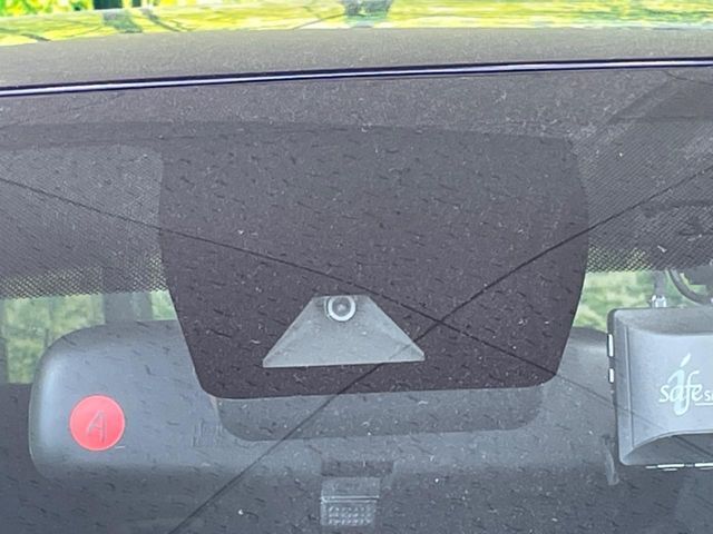 【トヨタセーフティセンス】走行中に前方の車両等を認識し、衝突しそうな時は警報とブレーキで衝突回避と被害軽減をアシスト。より安全にドライブをお楽しみいただけます。
