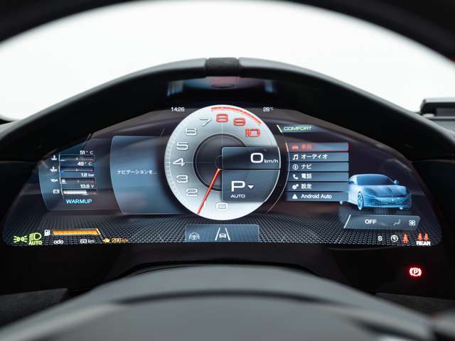 運転に必要な情報を分かりやすく表示するフルデジタルコクピットが採用されております。