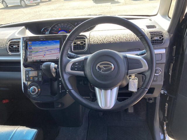 ●仕入れ段階で徹底したチェックを行い、厳しい審査にパスした車だけを展示・販売しています。弊社ではこれをプロチェックと呼び、数十の独自チェック項目に基づき、車の状態を調べ上げています。