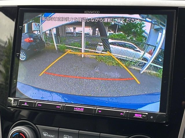 【バックカメラ】駐車時に後方がリアルタイム映像で確認できます。大型商業施設や立体駐車場での駐車時や、夜間のバック時に大活躍！運転スキルに関わらず、今や必須となった装備のひとつです！