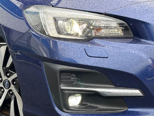 【LEDヘッドライト】悪天候や夜間走行時も良好な視界を確保し安心して運転できる高輝度LEDヘッドライトを装備！点灯速度が早く、消費電力も抑えられています。
