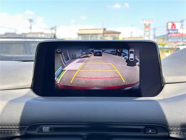 【バックモニター】後ろのカメラの映像をモニターに映し出すことができます！後方の見えない死角や、障害物との距離感をしっかり確認することができます！駐車が苦手な方におすすめです。