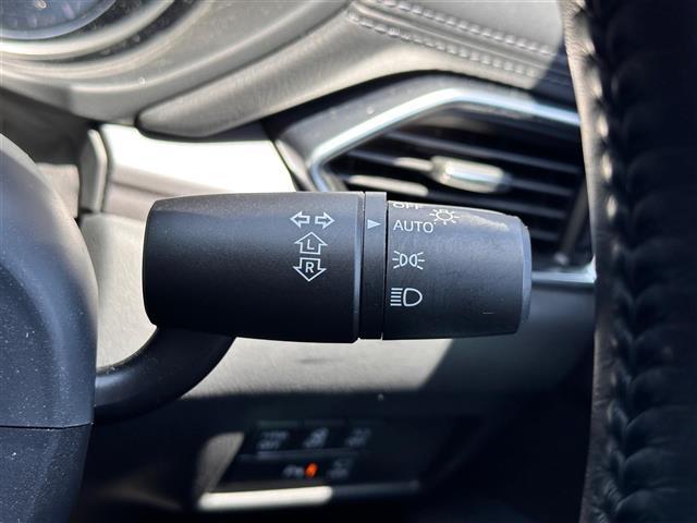 【オートライト（AUTO）】外の明るさをシステムが感知して、自動でヘッドライトが点灯します！ヘッドライトをつけ忘れを防ぐ便利機能です。