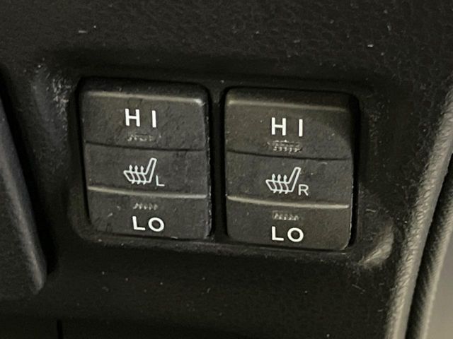 【シートヒーター】寒い日に重宝するシートヒーター！エアコンより早く温まってくれるので寒がりの人も安心ですね♪エアコンの温風は乾燥するから苦手、という方にもをおすすめです。